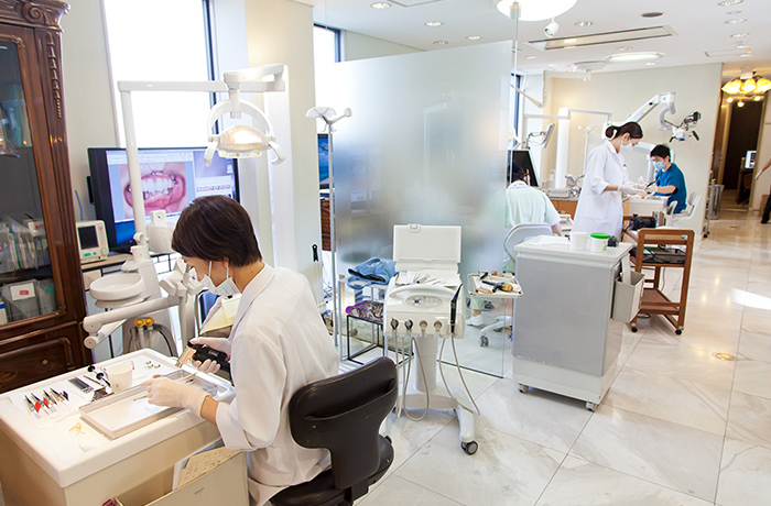 歯科医師一日に診察する患者さんの数を意識的に制限しています。